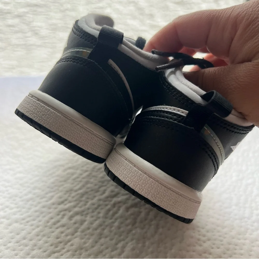 Air Jordan 1 Mid ‘Hologram’, Size 9C - Picture 8 of 10